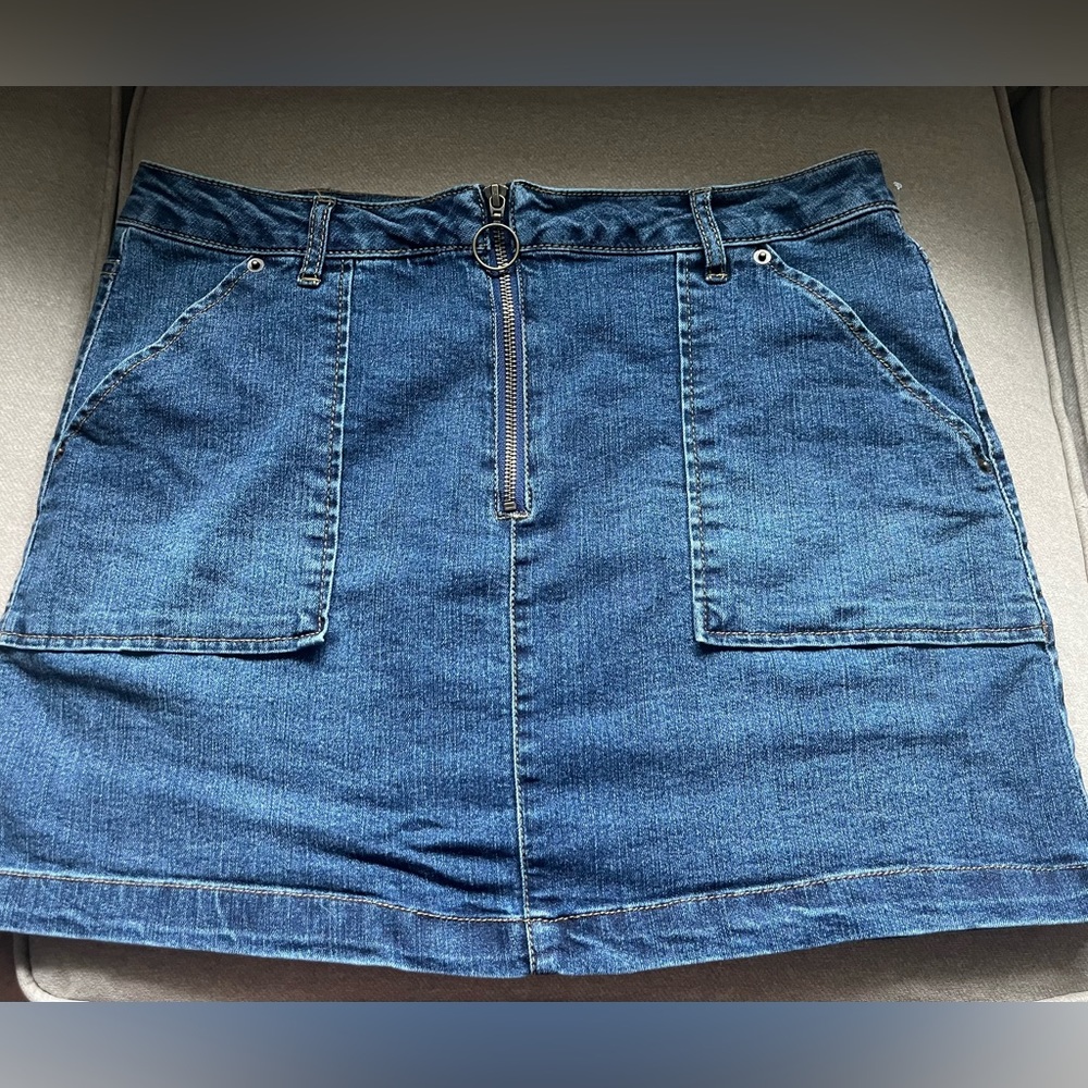 Blue Spice Denim Zip Front Mini Skirt, Juniors Size 13. EUC